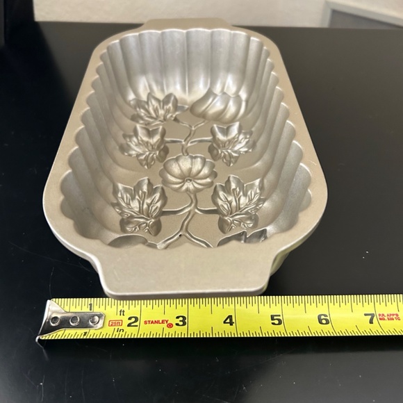 Vintage Nordic Ware Pumpkin Loaf Pan Fall Baking Loaf Pan. NWOT - Picture 4 of 6
